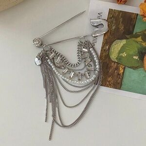 New Brooch lapel pin faux pearl and rhinestone